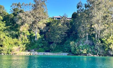 Espectacular casa con orilla de lago, a solo 4,9 km de Puerto Varas