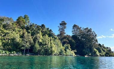 Espectacular casa con orilla de lago, a solo 4,9 km de Puerto Varas