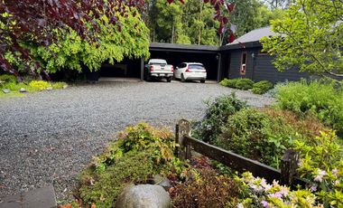Espectacular casa con orilla de lago, a solo 4,9 km de Puerto Varas