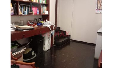 Alquilo Céntrico Departamento En 2Do Piso Para Vivienda O Empresa -220M2 - S/3,000