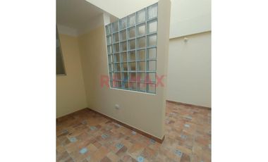 Alquiler Dpto en Estreno 1er Piso + Cochera - Av. La Paz