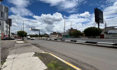 Local en renta sobre Av. Morelos, salida a Salamanca!  Excelente ubicación a la altura del puente de La Soledad, ideal para negocio u oficina.