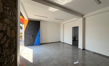 Local en renta sobre Av. Morelos, salida a Salamanca!  Excelente ubicación a la altura del puente de La Soledad, ideal para negocio u oficina.