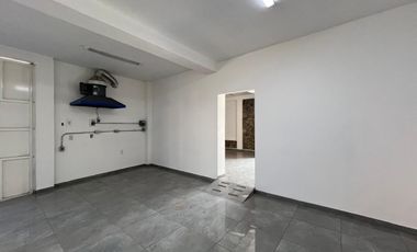 Local en renta sobre Av. Morelos, salida a Salamanca!  Excelente ubicación a la altura del puente de La Soledad, ideal para negocio u oficina.
