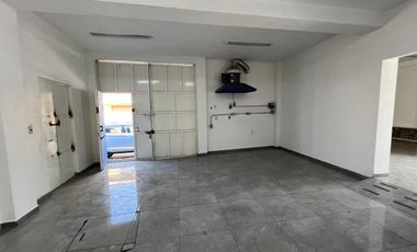 Local en renta sobre Av. Morelos, salida a Salamanca!  Excelente ubicación a la altura del puente de La Soledad, ideal para negocio u oficina.
