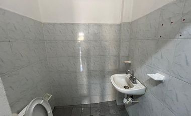 Local en renta sobre Av. Morelos, salida a Salamanca!  Excelente ubicación a la altura del puente de La Soledad, ideal para negocio u oficina.