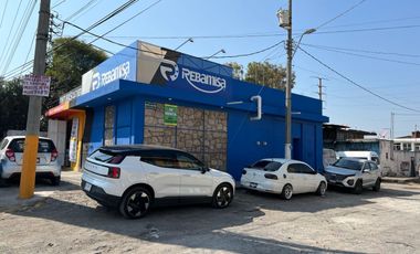 Local en renta sobre Av. Morelos, salida a Salamanca!  Excelente ubicación a la altura del puente de La Soledad, ideal para negocio u oficina.