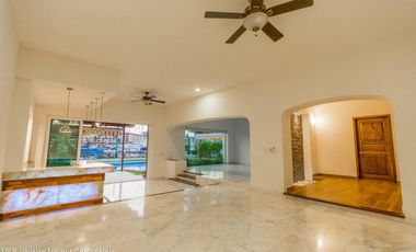 Casa con Muelle Privado en Marina Vallarta