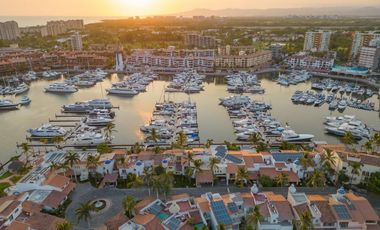 Casa con Muelle Privado en Marina Vallarta