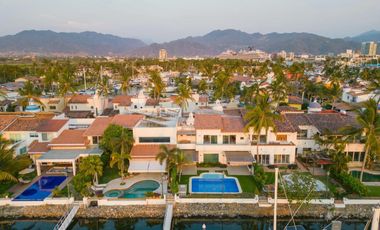 Casa con Muelle Privado en Marina Vallarta