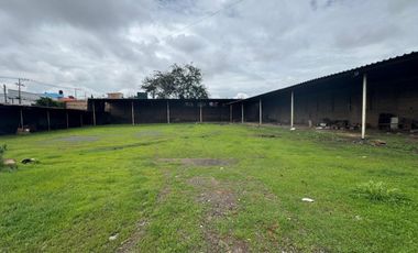 Terreno - Bodega en VENTA / RENTA sobre Calzada Lázaro Cárdenas en ESQUINA