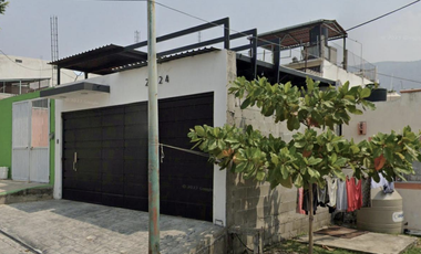 CASA EN CHIAPAS DE CORZO, AMPLIA, CUENTA CON TODOS LOS SERVICIOS Y AMENIDADES.