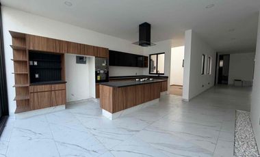 *CASA NUEVA EN VENTA EN BOSQUES DE LA VICTORIA A SOLO 3 CUADRAS DE EXPO GUADALAJARA*