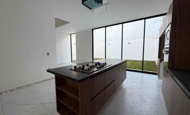 *CASA NUEVA EN VENTA EN BOSQUES DE LA VICTORIA A SOLO 3 CUADRAS DE EXPO GUADALAJARA*