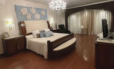 HERMOSA RESIDENCIA FRENTE A PARQUE