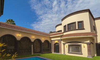 HERMOSA RESIDENCIA FRENTE A PARQUE