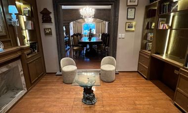 HERMOSA RESIDENCIA FRENTE A PARQUE