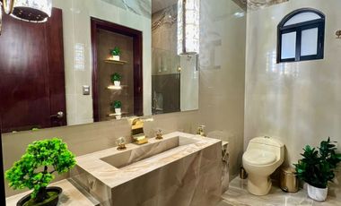 HERMOSA RESIDENCIA FRENTE A PARQUE