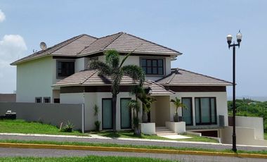 Residencia en venta de alta gama en Fracc. Villas Coral Alvarado Veracruz.