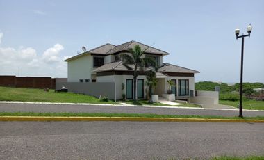 Residencia en venta de alta gama en Fracc. Villas Coral Alvarado Veracruz.