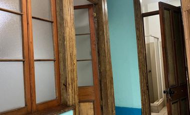 Se arrienda amplia casa a pasos de Av Argentina.