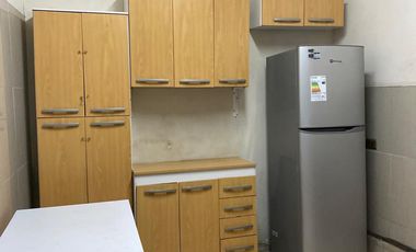 Se arrienda amplia casa a pasos de Av Argentina.