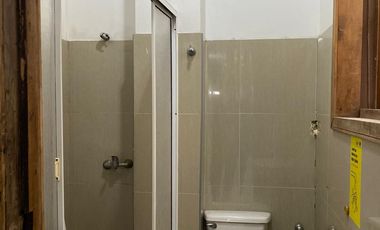 Se arrienda amplia casa a pasos de Av Argentina.