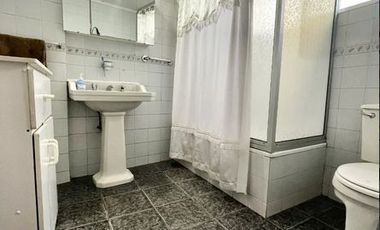 Se vende amplia casa, apta credito hipotecario 7 dormitorios, 10 estacionamientos