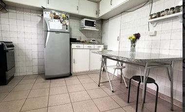 Se vende amplia casa, apta credito hipotecario 7 dormitorios, 10 estacionamientos