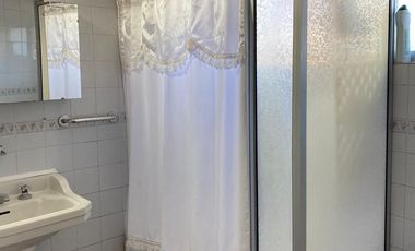 Se vende amplia casa, apta credito hipotecario 7 dormitorios, 10 estacionamientos