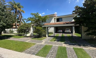INCREIBLE RESIDENCIA EN VENTA EN EL PALOMAR SECCION BOSQUES