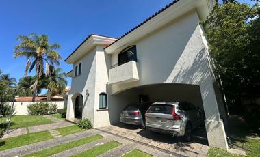 INCREIBLE RESIDENCIA EN VENTA EN EL PALOMAR SECCION BOSQUES