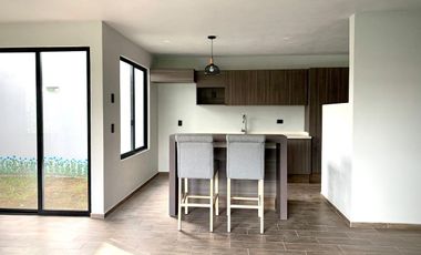 RENTA DE DEPARTAMENTO NUEVO, 2 RECAMARAS, 2 BAÑOS, 2 ESTACIONAMIENTOS, EN ZONA SAN ANDRES CHOLULA. UBICADO FRENTE A CHIPILO (SAN FRANCISCO ACATEPEC).