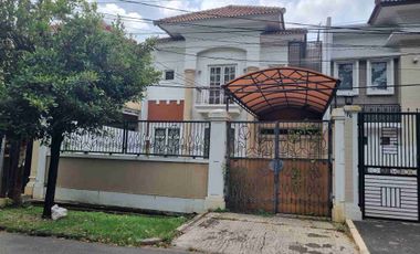 Rumah bagus 2 lantai di Taman Semanan Indah dengan lebar jalan 4 mobil