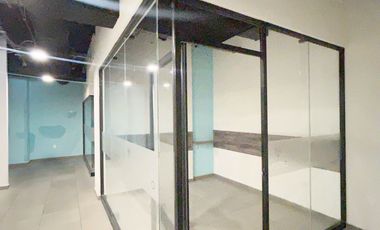 LOCAL 215 DE OFICINAS CON EXCELENTE DISTRIBUCION Y UBICACION