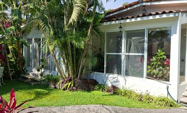 Casa amueblada con alberca y jardín en Lomas de Cuernavaca – 4 recámaras, 4.5 baños