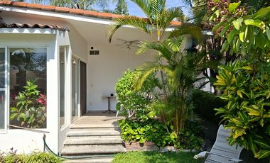 Casa amueblada con alberca y jardín en Lomas de Cuernavaca – 4 recámaras, 4.5 baños
