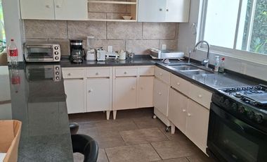 Casa amueblada con alberca y jardín en Lomas de Cuernavaca – 4 recámaras, 4.5 baños