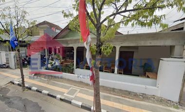 Dijual 2 Ruko di Pusat Kota Nganjuk Dekat Alun-Alun Akses Parkir Luas dan Jalan Lebar