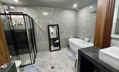 With Swimming Pool Elegant House in Maria Luisa Subdivision