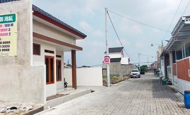 dijual rumah baru free desain di solo raya harga NEgo bisa beli kavling tanahnya saja