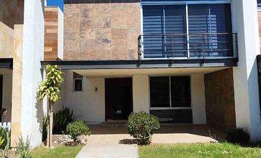Hermosa casa en renta 3 recamaras excelentes condiciones $19,500.00 inc. mtto.