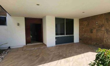 Hermosa casa en renta 3 recamaras excelentes condiciones $19,500.00 inc. mtto.