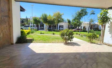 Hermosa casa en renta 3 recamaras excelentes condiciones $19,500.00 inc. mtto.