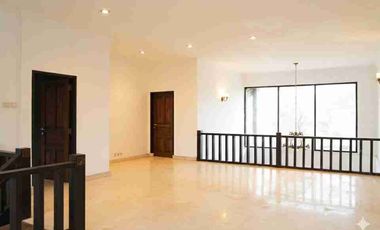 Vila Klasik Elegan Lokasi Strategis Imam Bonjol Barat