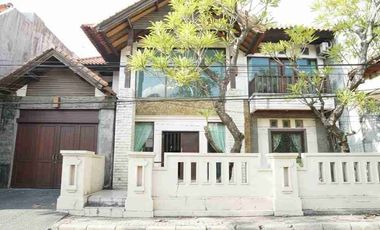 Vila Klasik Elegan Lokasi Strategis Imam Bonjol Barat