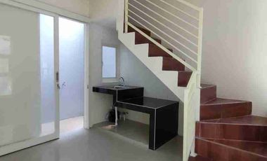 Sisa 2 unit Rumah 2 lantai di Nginden Surabaya