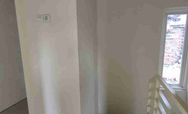 Sisa 2 unit Rumah 2 lantai di Nginden Surabaya