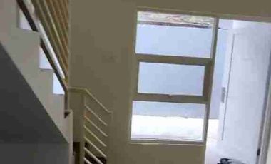 Sisa 2 unit Rumah 2 lantai di Nginden Surabaya