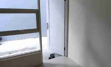 Sisa 2 unit Rumah 2 lantai di Nginden Surabaya